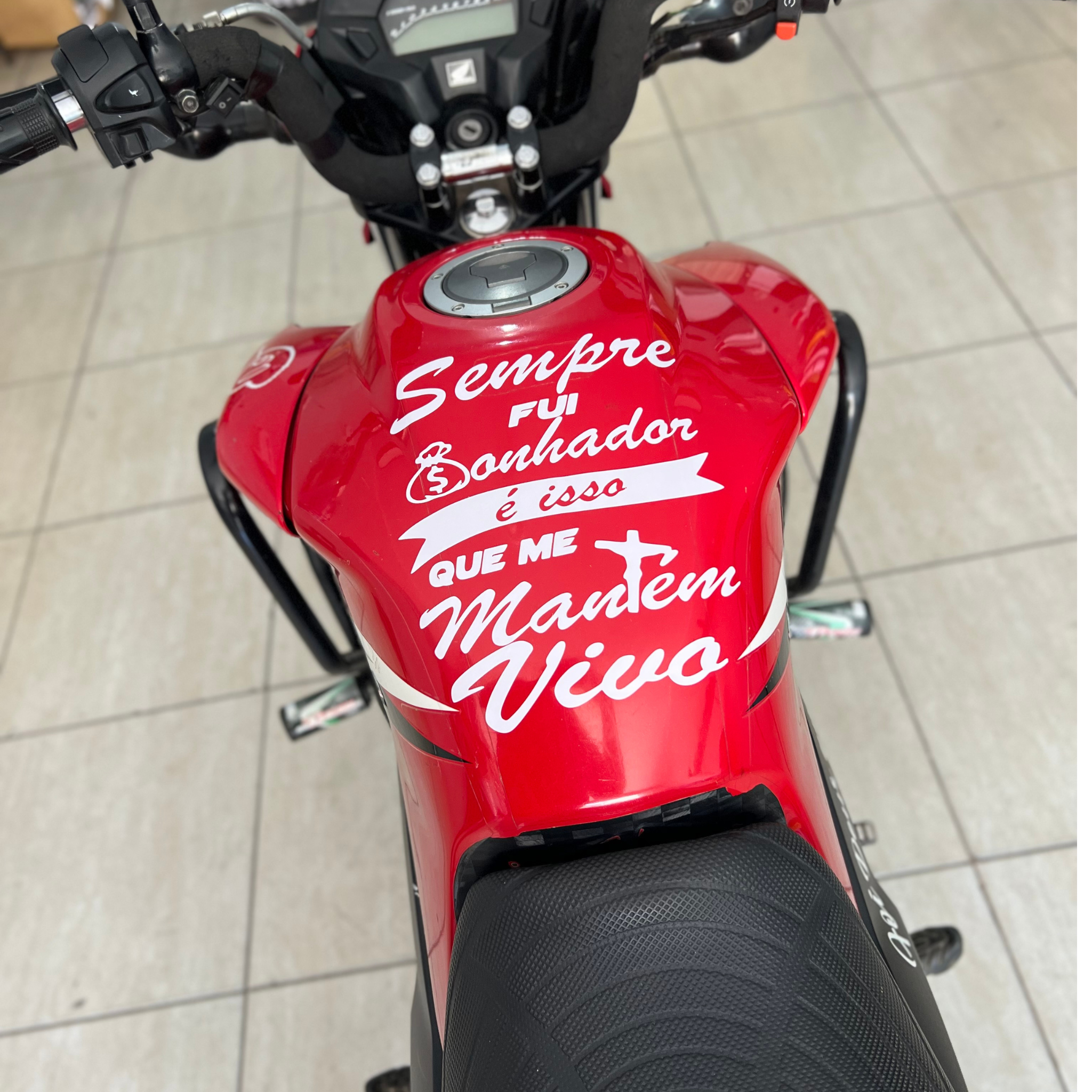 ⚠️ADESIVO FRASE P/ TANQUE "SEMPRE FUI SONHADOR..."