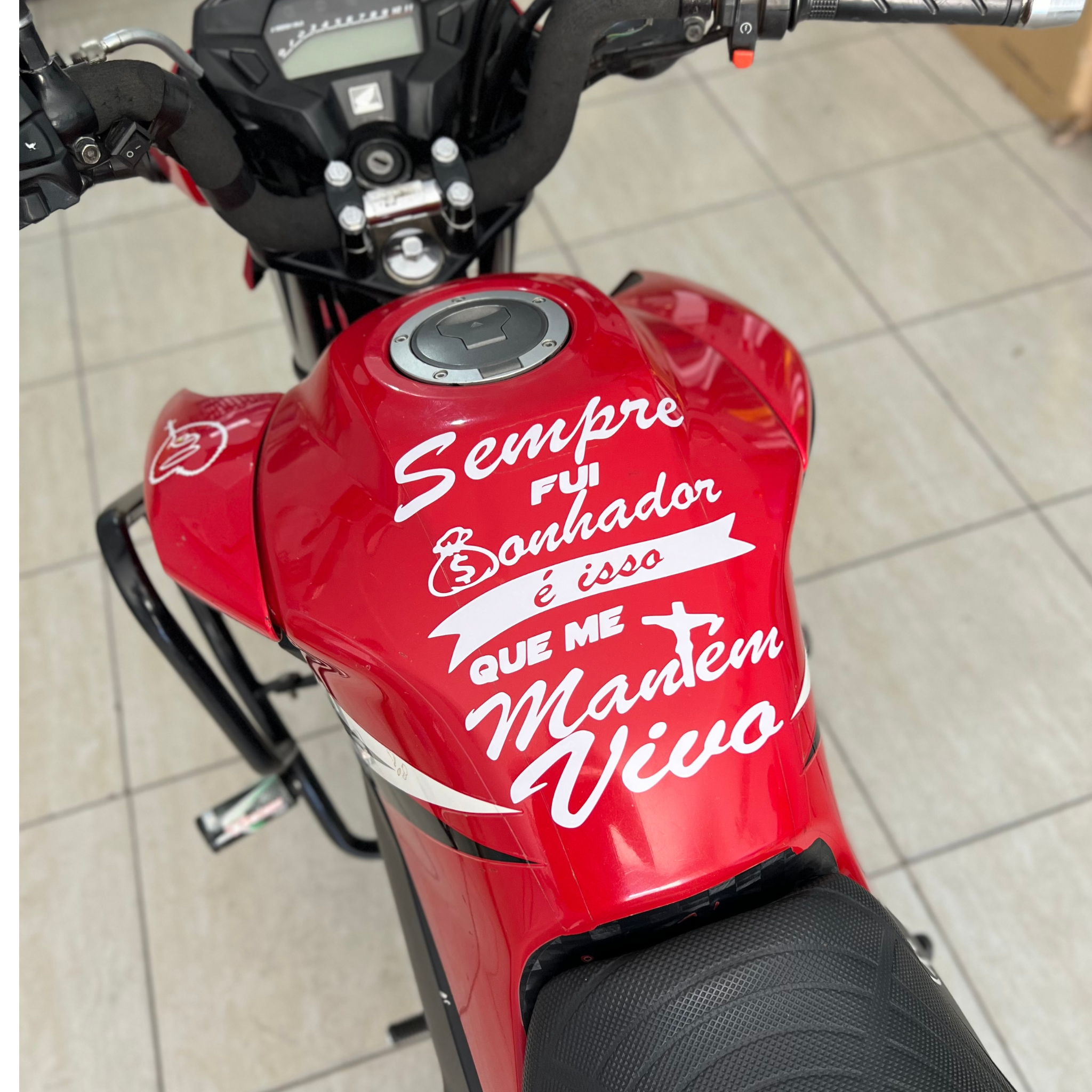 ⚠️ADESIVO FRASE P/ TANQUE "SEMPRE FUI SONHADOR..."