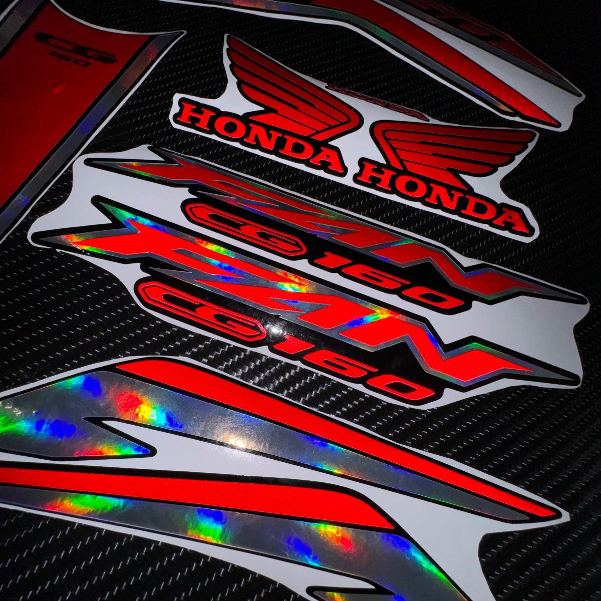 ⚠️ADESIVO FAN ATÉ 2024 - VERMELHO REFLETIVO / HOLOGRÁFICO