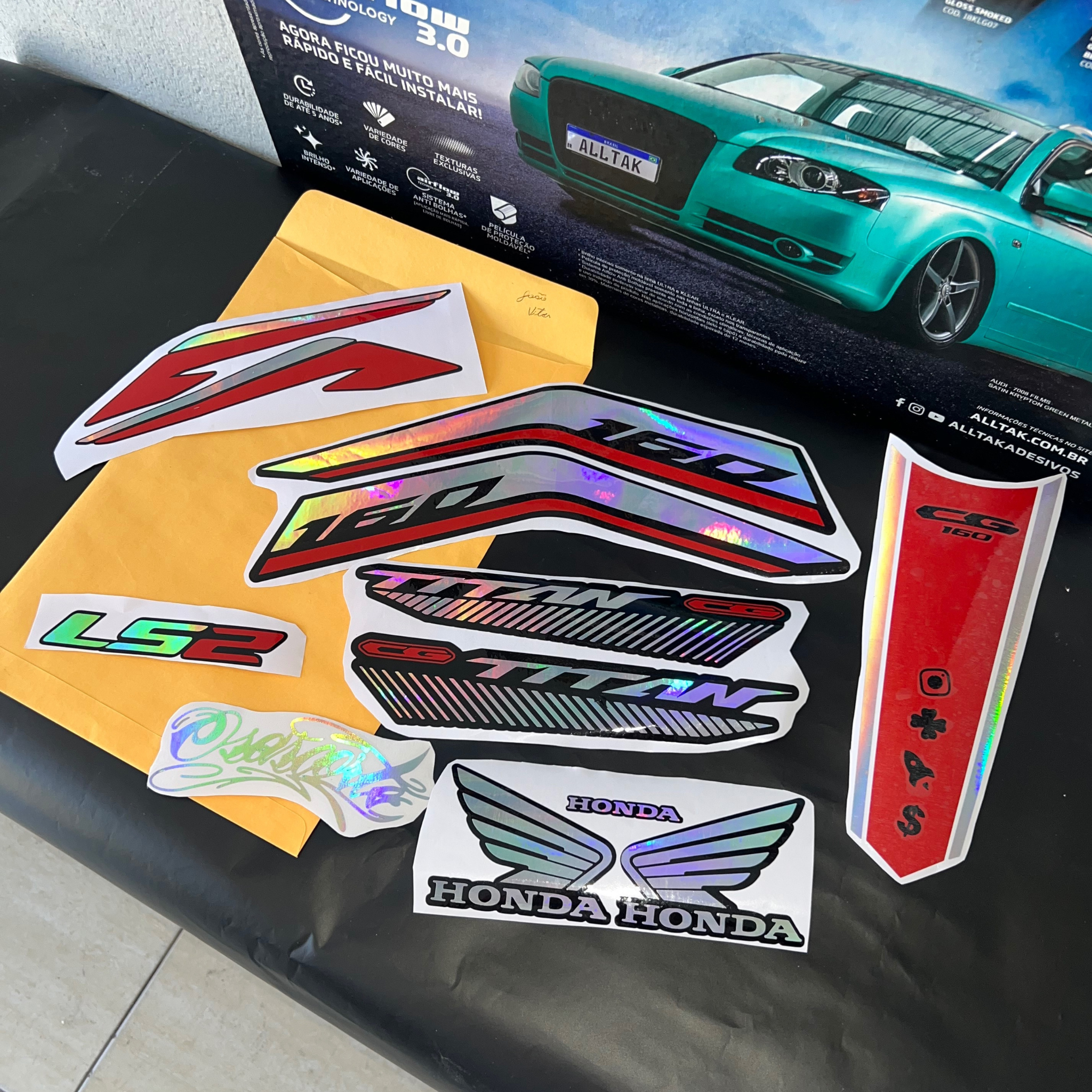 ⚠️ADESIVO TITAN ATÉ 2024 - HOLOGRÁFICO / VER. REFLETIVO