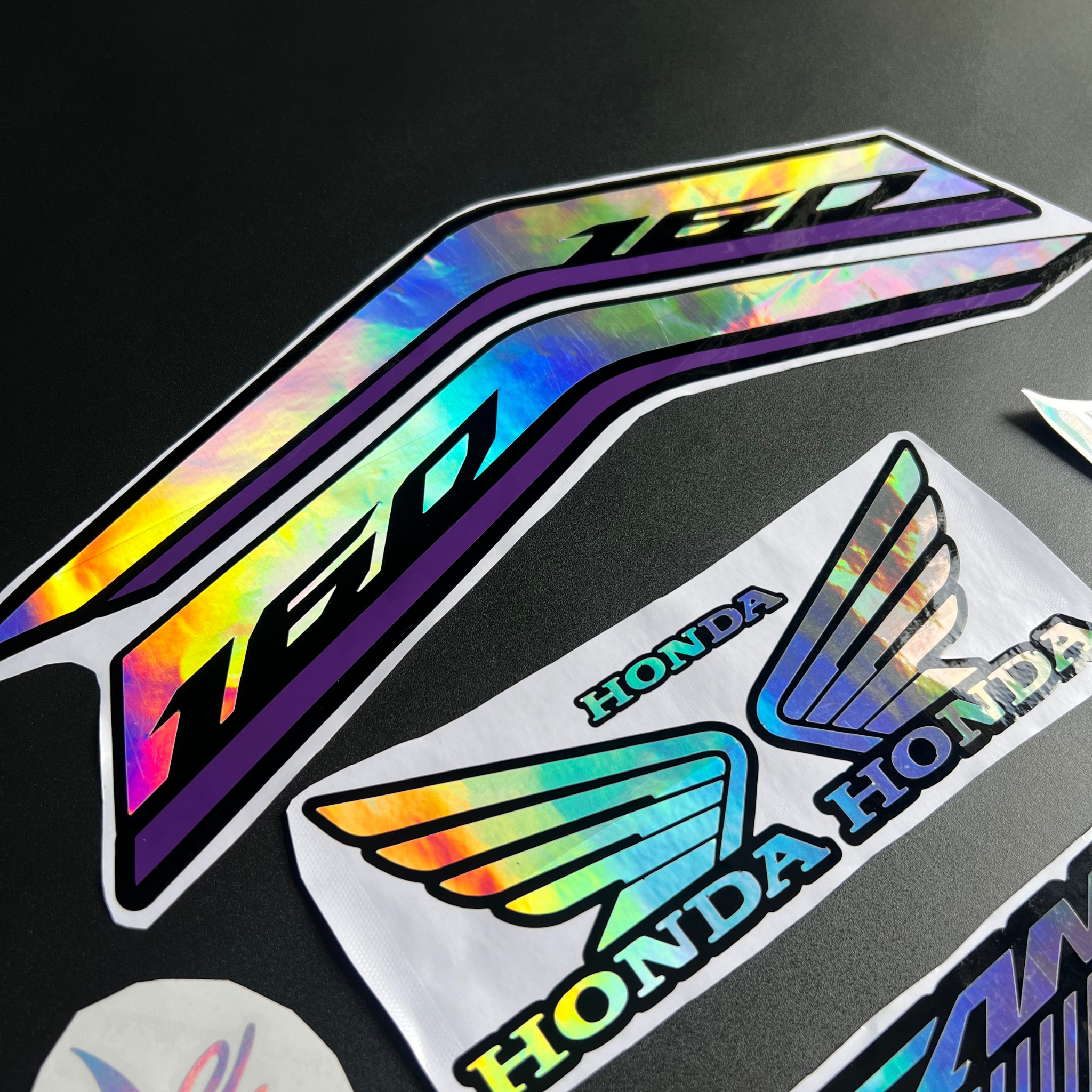 ⚠️ADESIVO TITAN ATÉ 2024 - HOLOGRÁFICO / ROXO