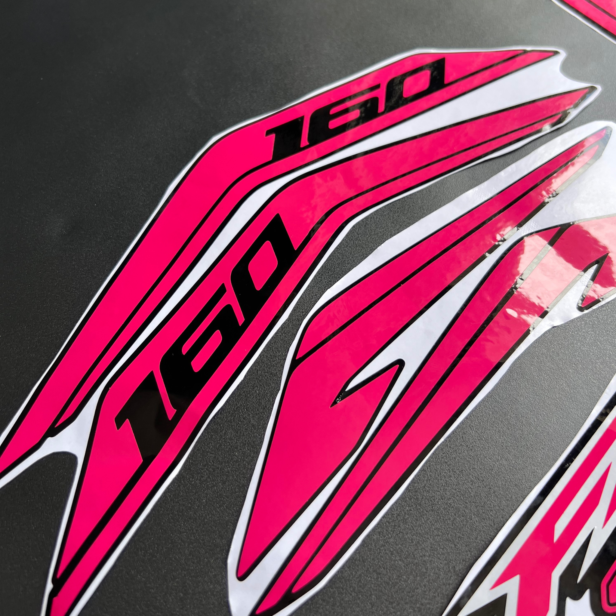 ⚠️ADESIVO FAN ATÉ 2024 - ROSA / BRANCO REFLETIVO