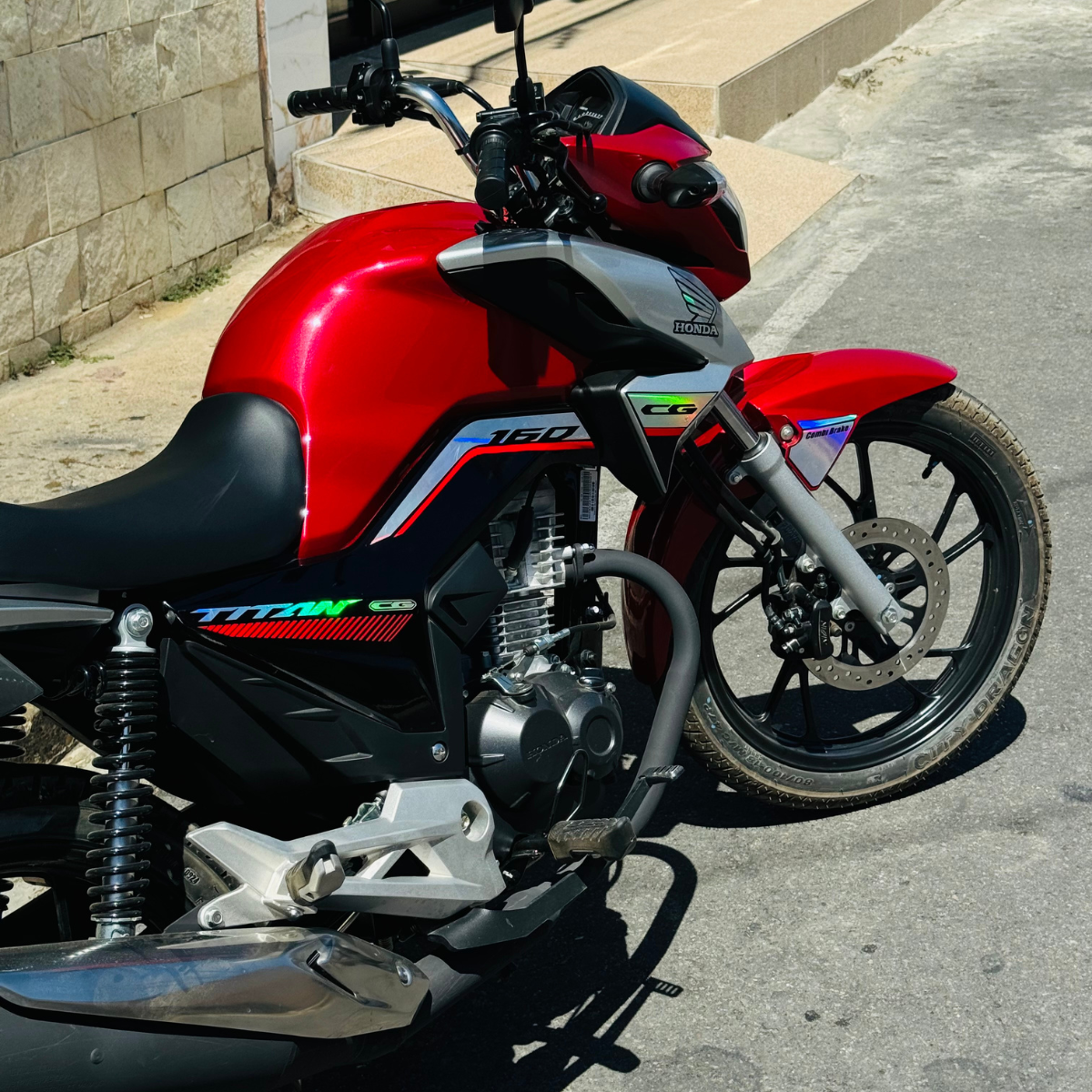 ⚠️ADESIVO TITAN ATÉ 2024 - HOLOGRÁFICO / VER. REFLETIVO