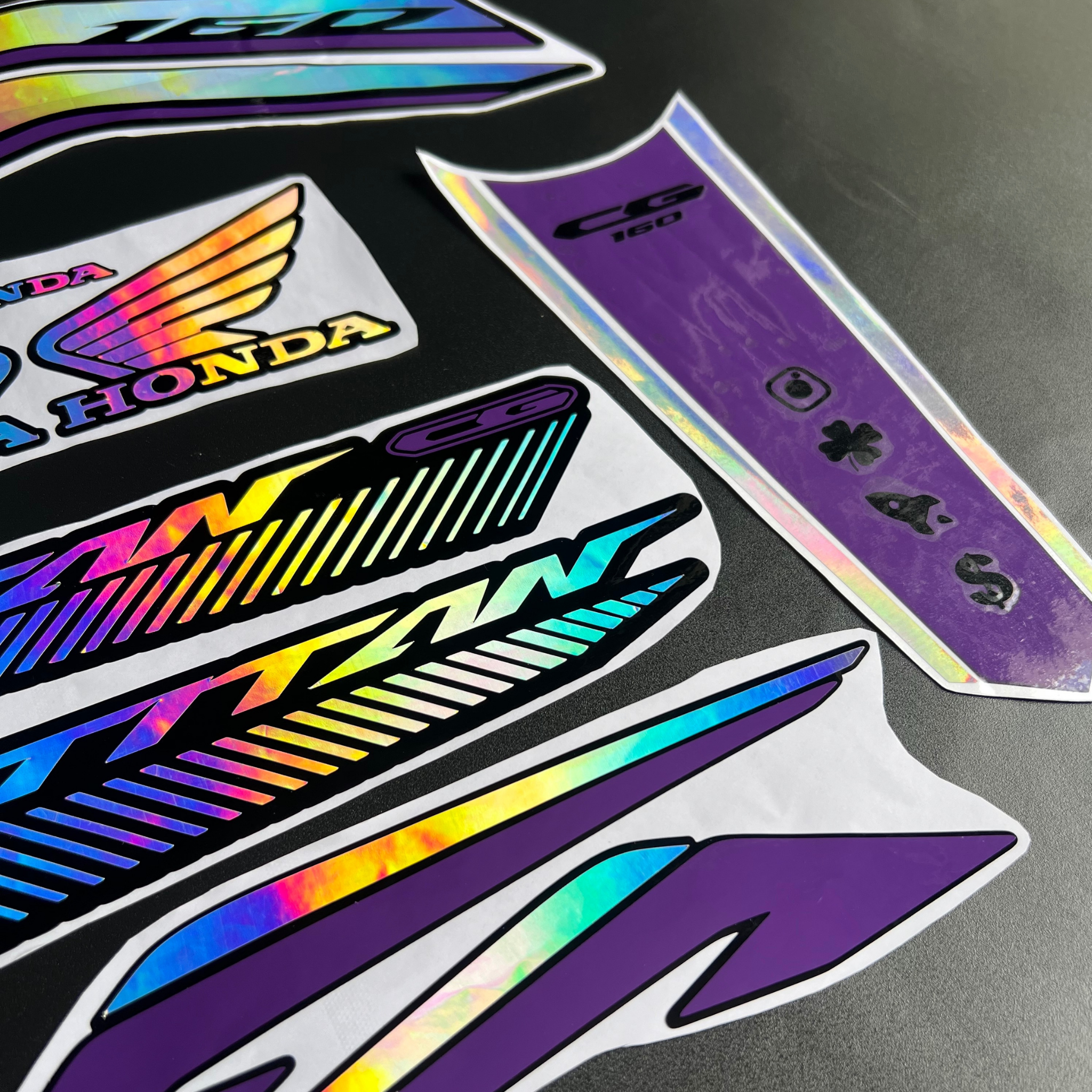 ⚠️ADESIVO TITAN ATÉ 2024 - HOLOGRÁFICO / ROXO